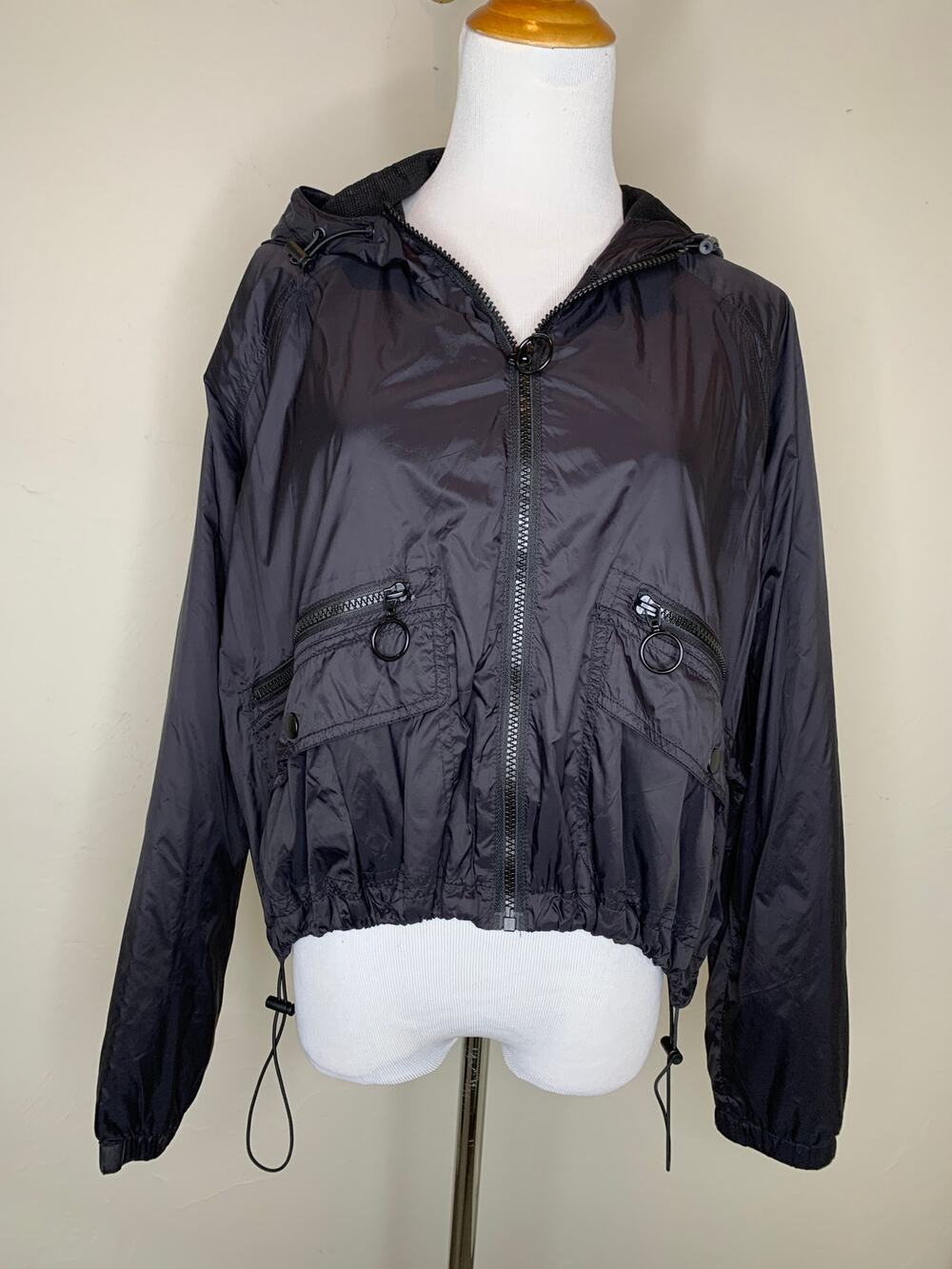 Black Cropped Windbreaker Water Resistant Sz Medium Workout Loungewear